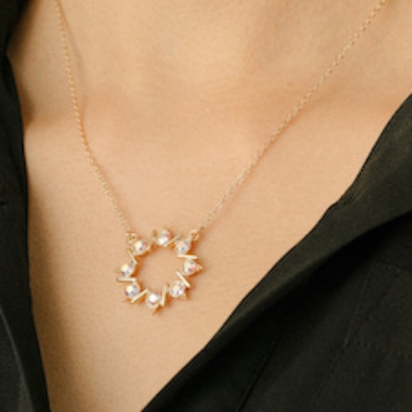 Gold Crystal Wreath Necklace on Holiday Card – Sparkling Gift-Ready Jewelry for - Picture 2 of 2